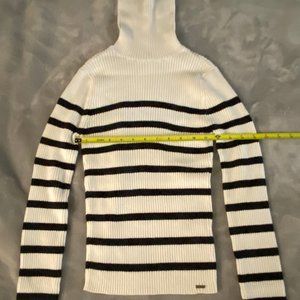 Hollister ribbed turtleneck sweater M